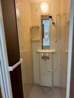 １階シャワー室 (風呂)